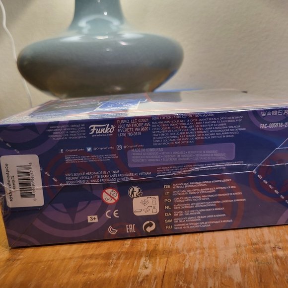 Marvel Captain America (Civil War Art Series) Target Exclusive Funko Pop Bundle - Picture 6 of 9